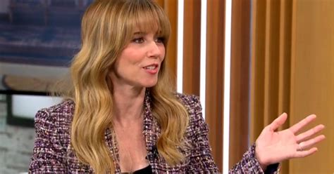 Linda Cardellini on teaming up with Lisa Kudrow and Ray